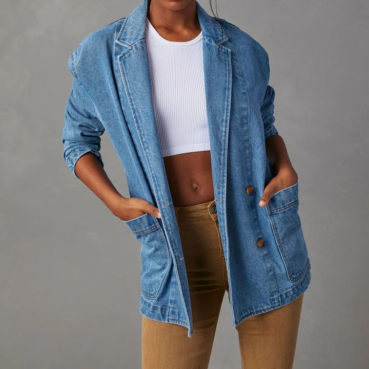 Dame Denim Blazer i moderne oversized-snit med praktiske lommer Stilla