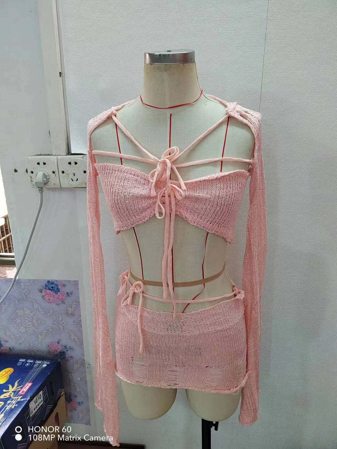 Dame Crop-Top med glitrende pailletter og lange bånd Stilla