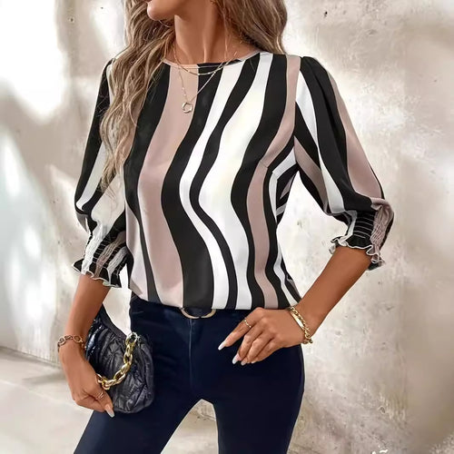Damebluse med bølgemønster og elegante flæsedetaljer Stilla