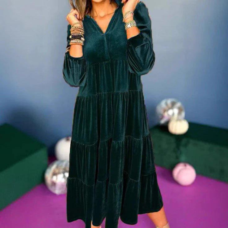 Dame elegant samtdress med svajende flæser og V-udskæring Stilla