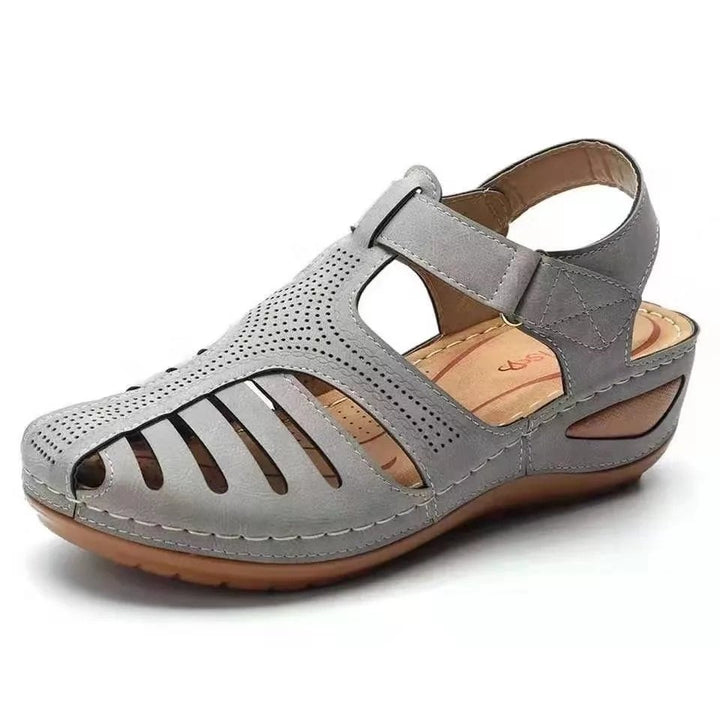 Dame nan lukkede Slingback-sandal med perforeret overdel, ergonomisk komfortfodsål og let kilehæl Skovae