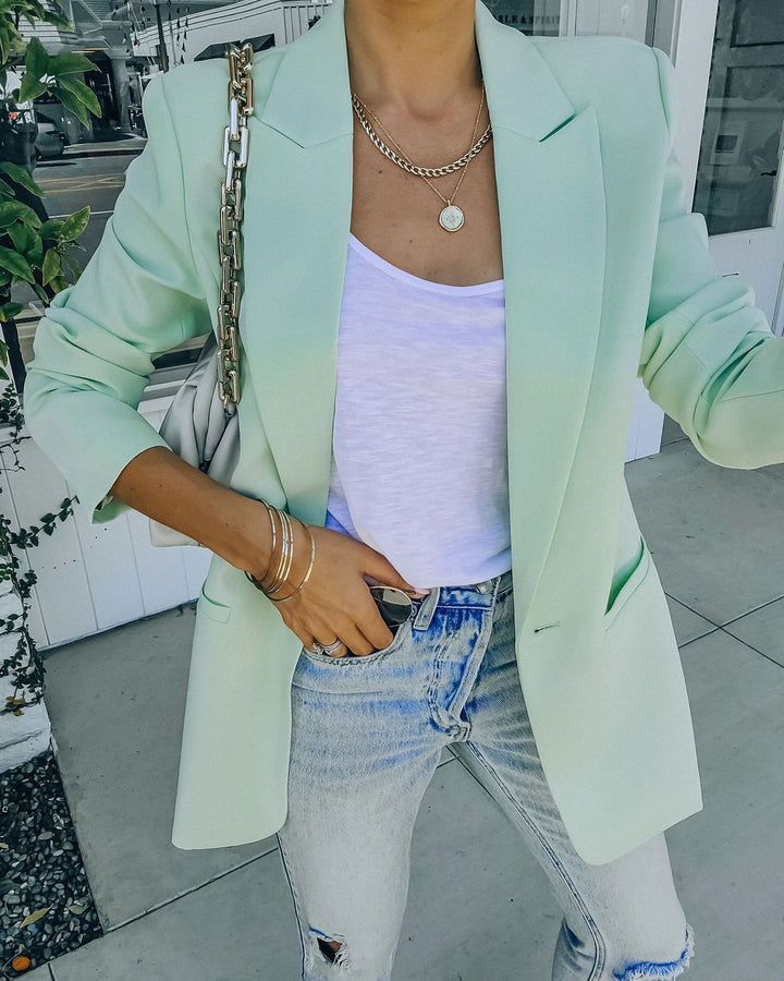 Dame Elegant Blazer med tætsiddende snit og moderne detaljer Stilla