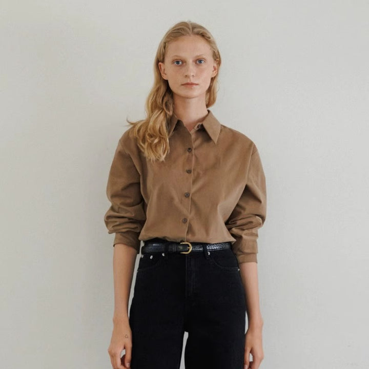 Kvinders elegante og løse bluse med smal krave Stilla