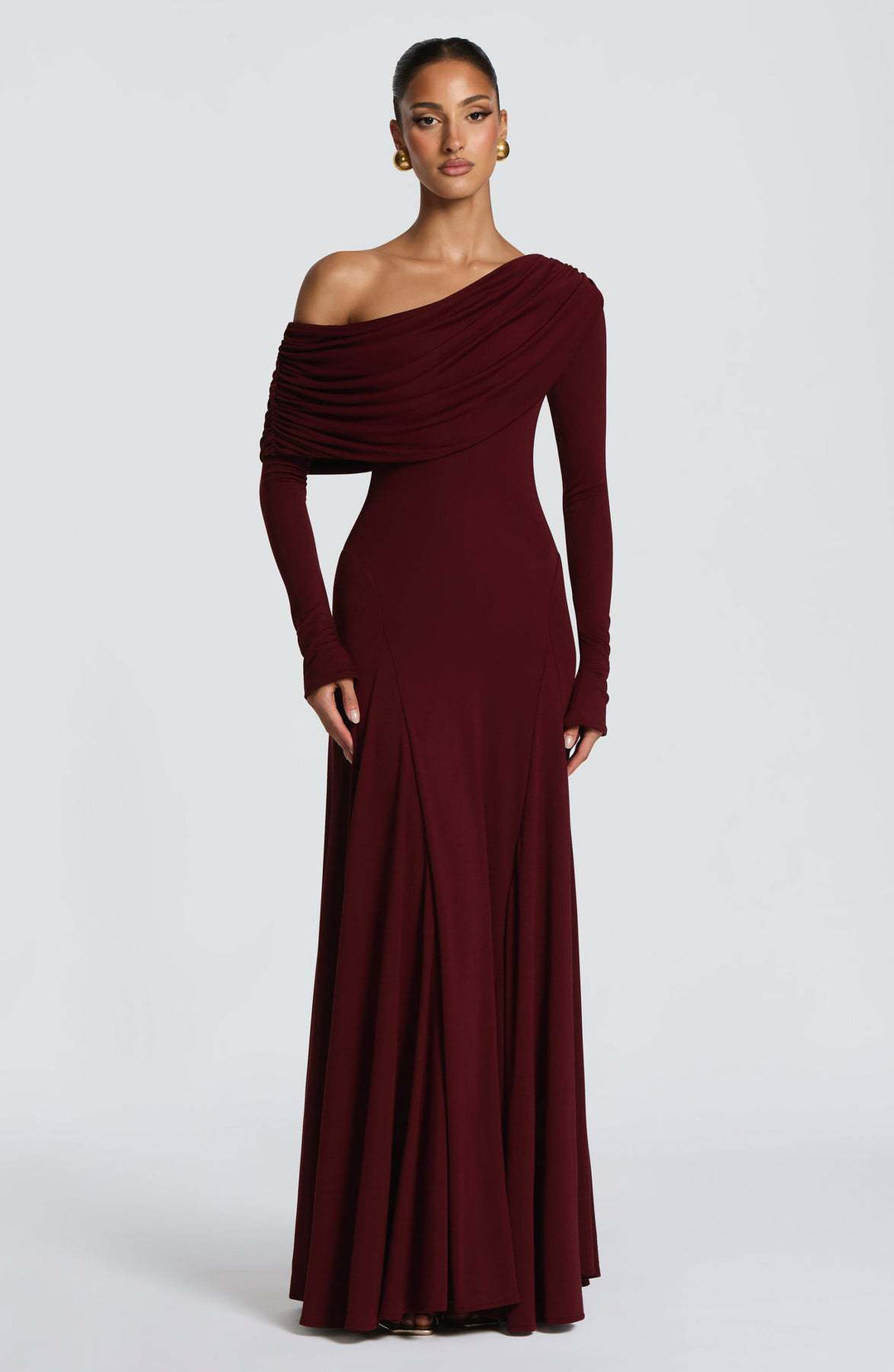 Kvinders elegante langeærmet maxi kjole med asymmetrisk draperingsdetalje