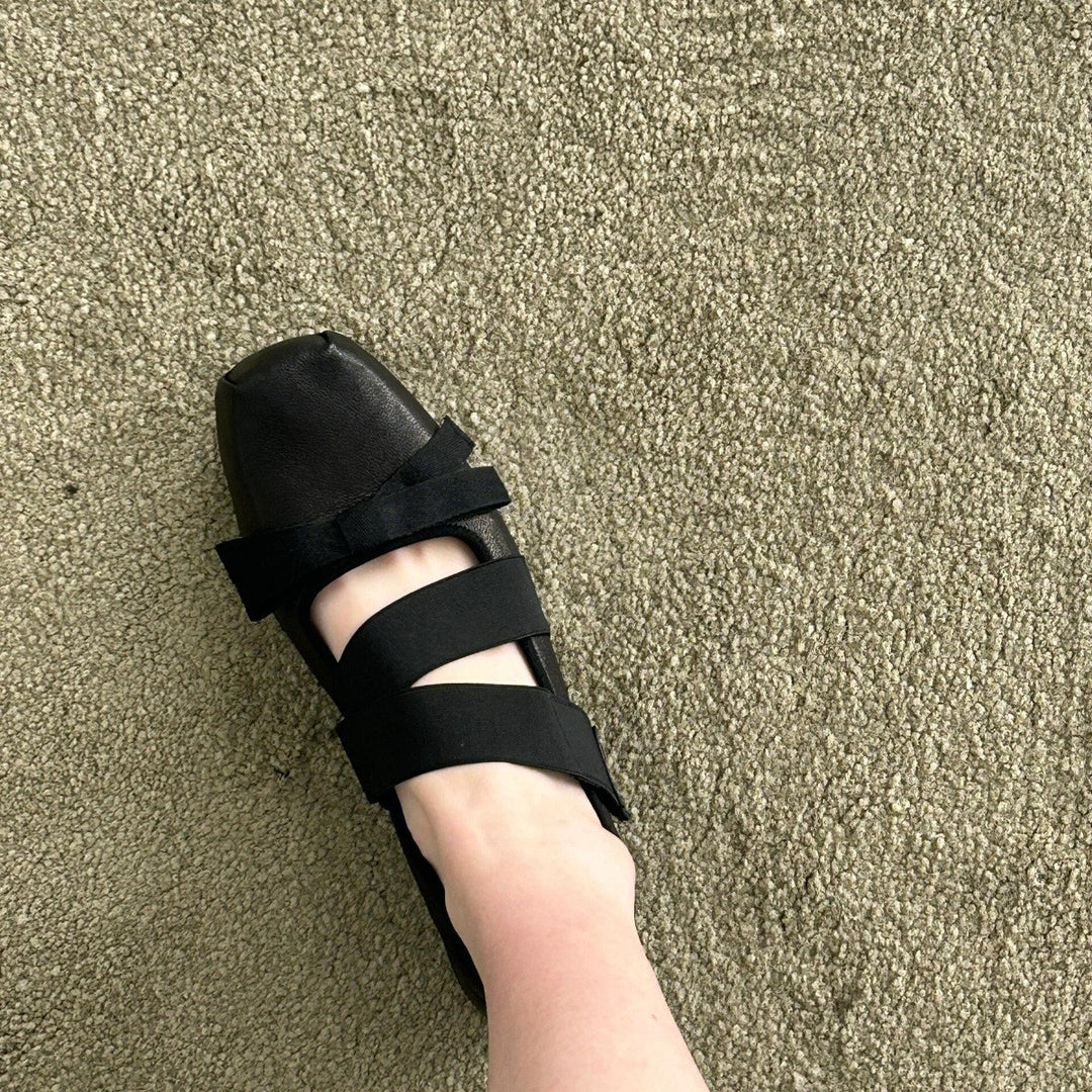 Kvindernes stilfulde Slip-On Sneakers med justerbare krydsremme Stilla