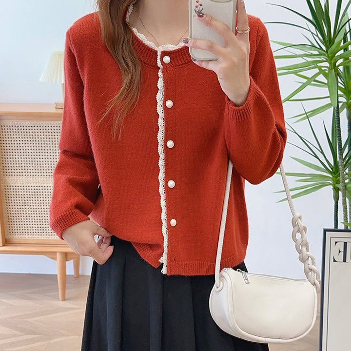 Kvinders cardigan med blonder og smukke perleknapper Stilla