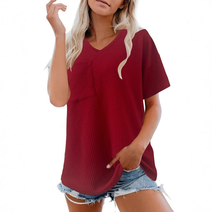 Dame afslappet V-hals T-shirt med brystlomme og løs pasform Stilla