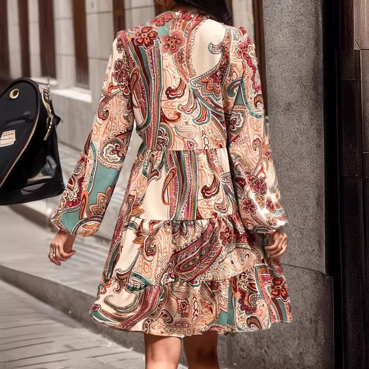 Dame Elegant Blusenkjole med Paisley-mønster og feminint taljeudsnit Stilla