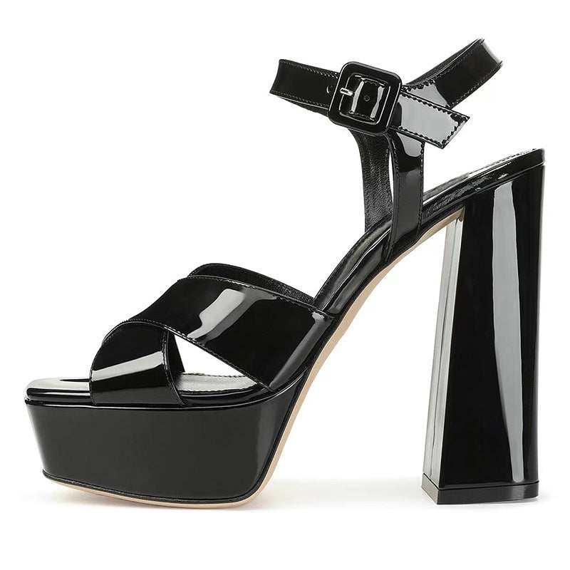 Damer Strappy Platform Blokhæle med metallisk finish Stilla