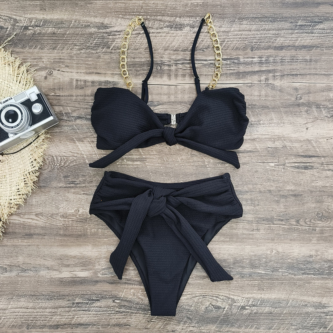 Dame bikini-sæt med raffineret kæde-halter og høj skæring Stilla