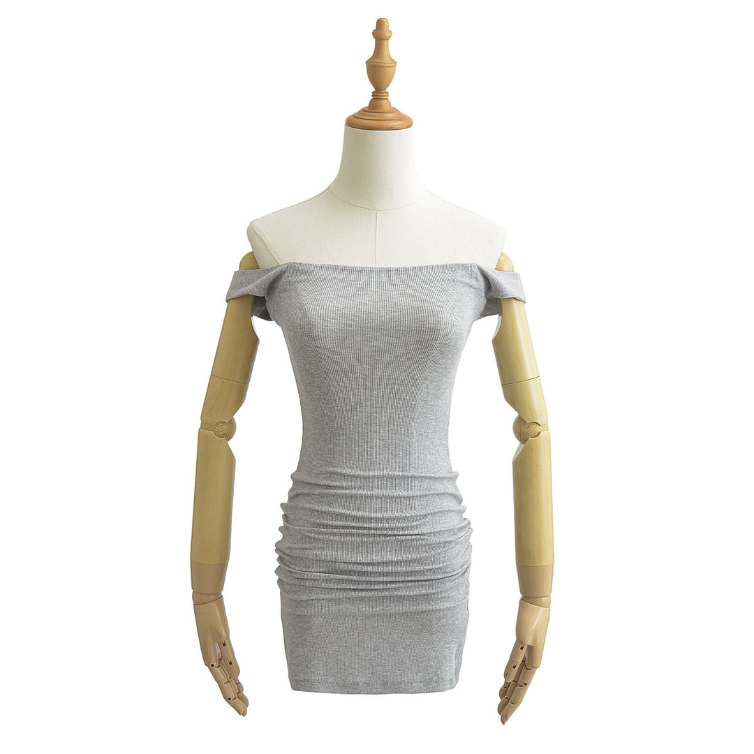 Dame tætsiddende Midi-kjole med off-shoulder design og fin ribstruktur Stilla