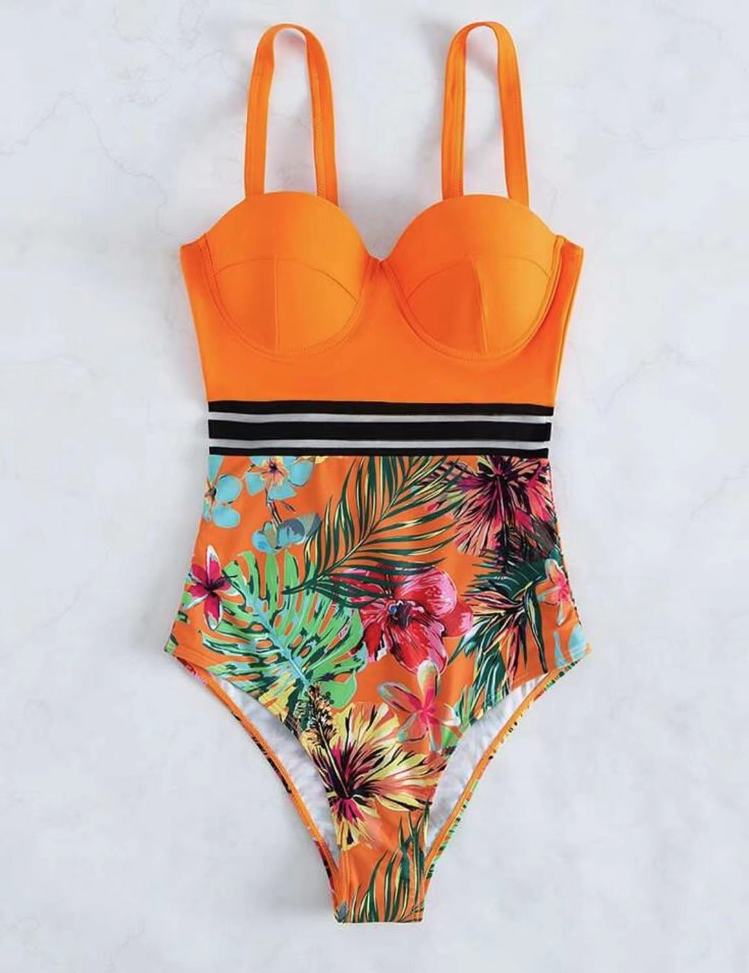 Dame bikinisæt med højt skåret trusse og blomstret design Stilla