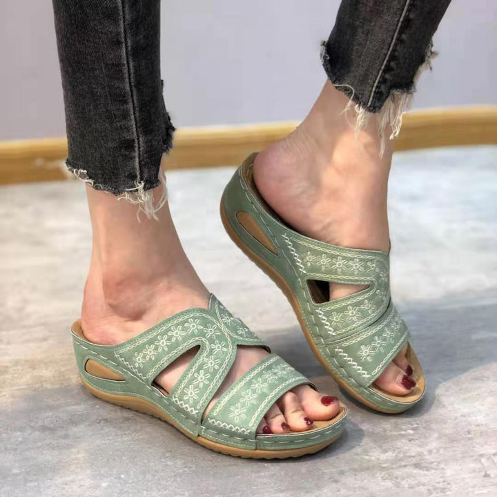 Damekomfortable tæer-split sandaler med blomsterdesign og anatomisk fodseng Stilla