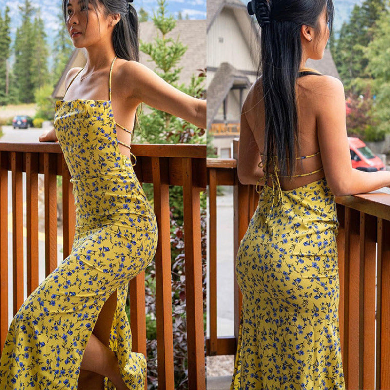 Dame pencil dress med blomstret design og elegante spaghetti-stropper Skovae