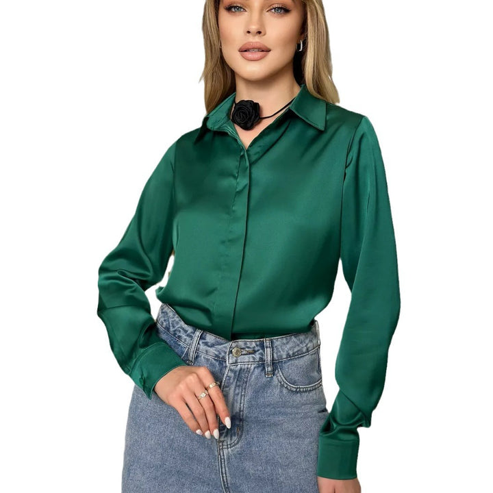 Dame elegant bluse med silkeagtigt finish og klassiske detaljer Stilla
