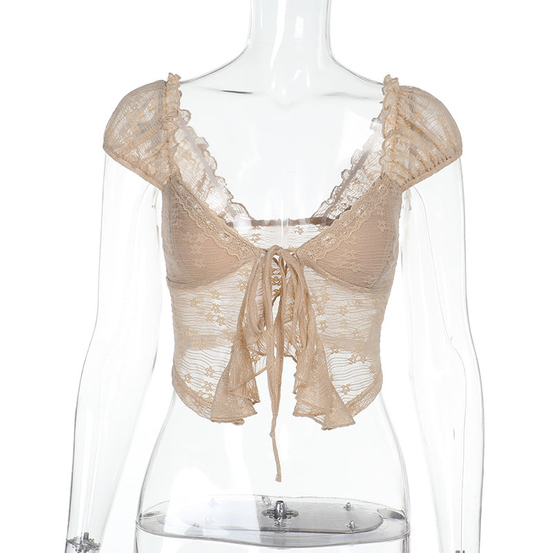 Dame Spids-Crop-Top med romantisk design og sarte flæsedetaljer Skovae
