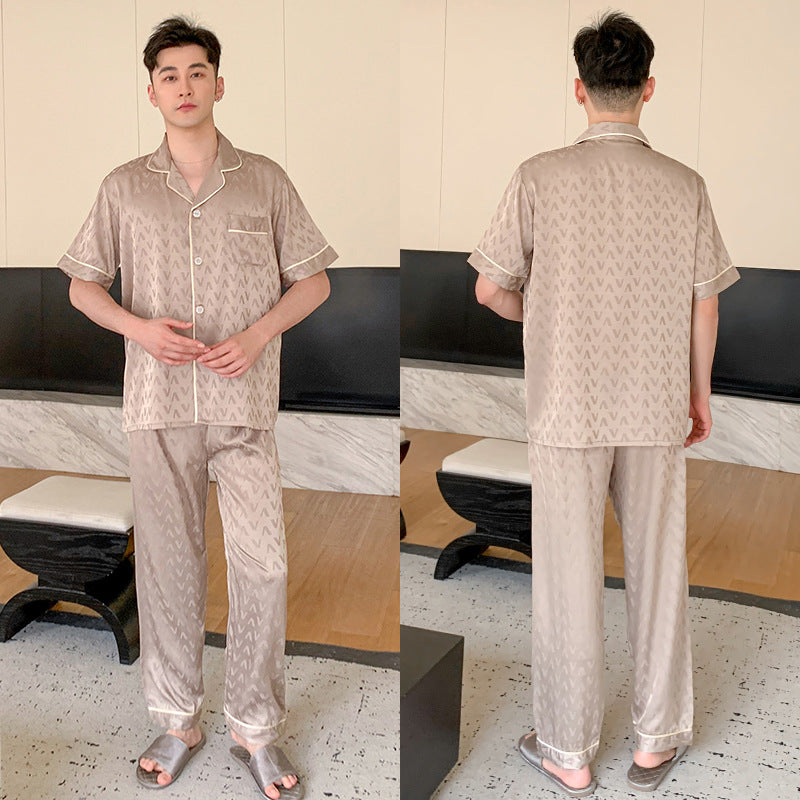 Herre Satin Pyjamasæt med elegant monogram-design og kvalitetsforarbejdning Stilla