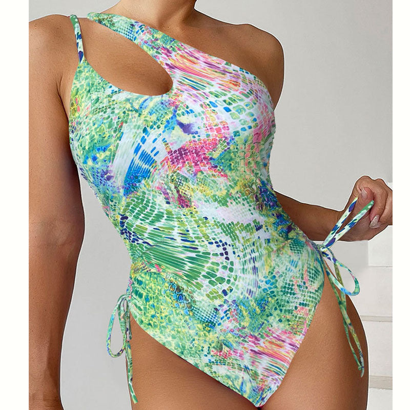 Dame one-piece badedragt med asymmetrisk snit og farverigt slangeskinds mønster Stilla