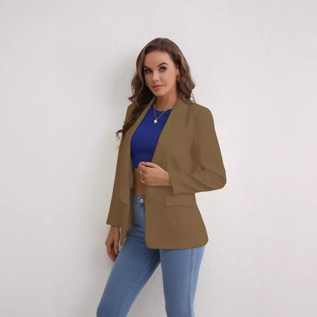 Dame blazer med elegant snit og formelle detaljer Stilla