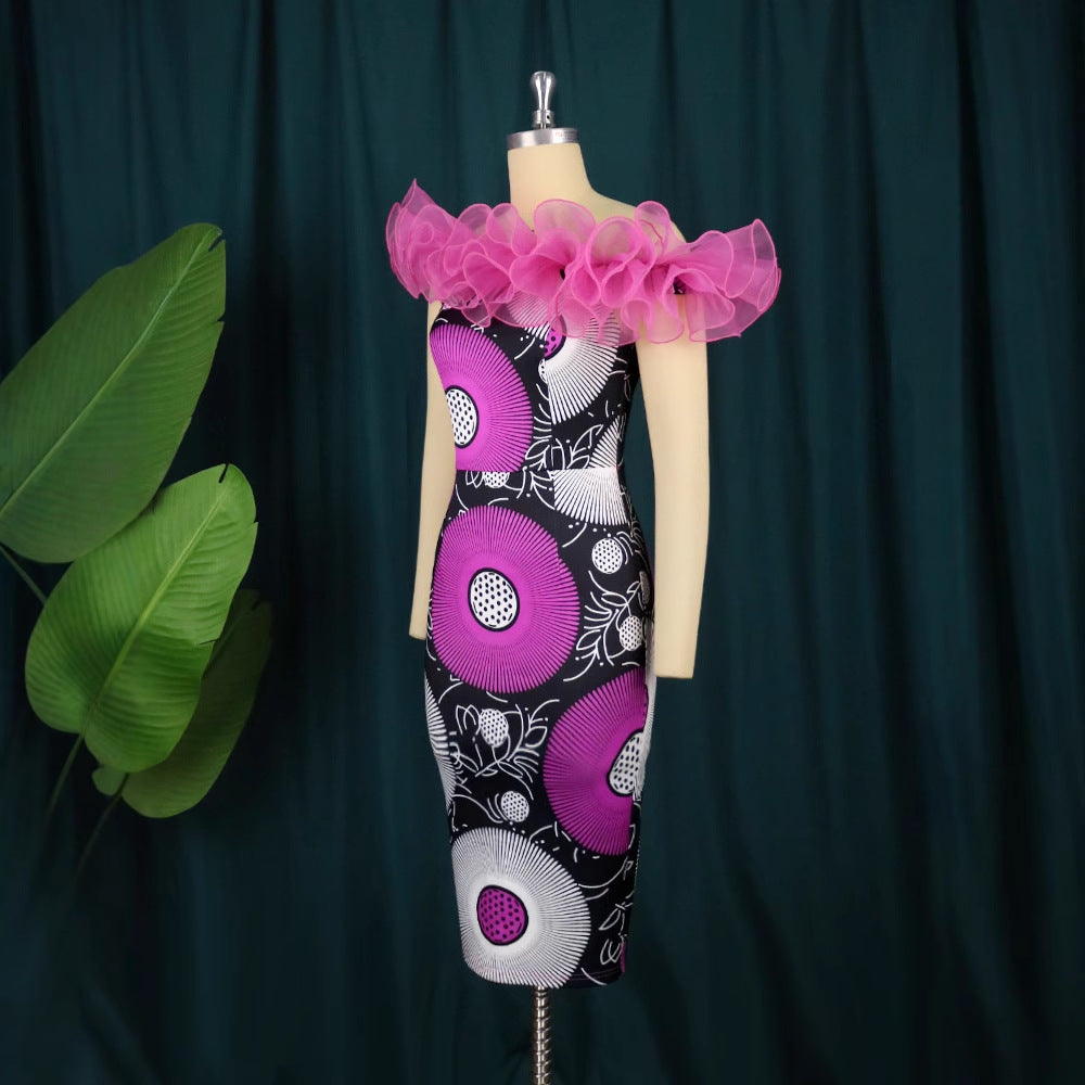 Dame figurtilpasset midi-kjole med voluminøse ruffles detaljer Skovae
