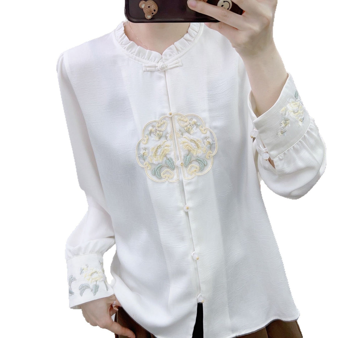 Damebluse med kunstnerisk broderidesign og raffinerede detaljer Stilla