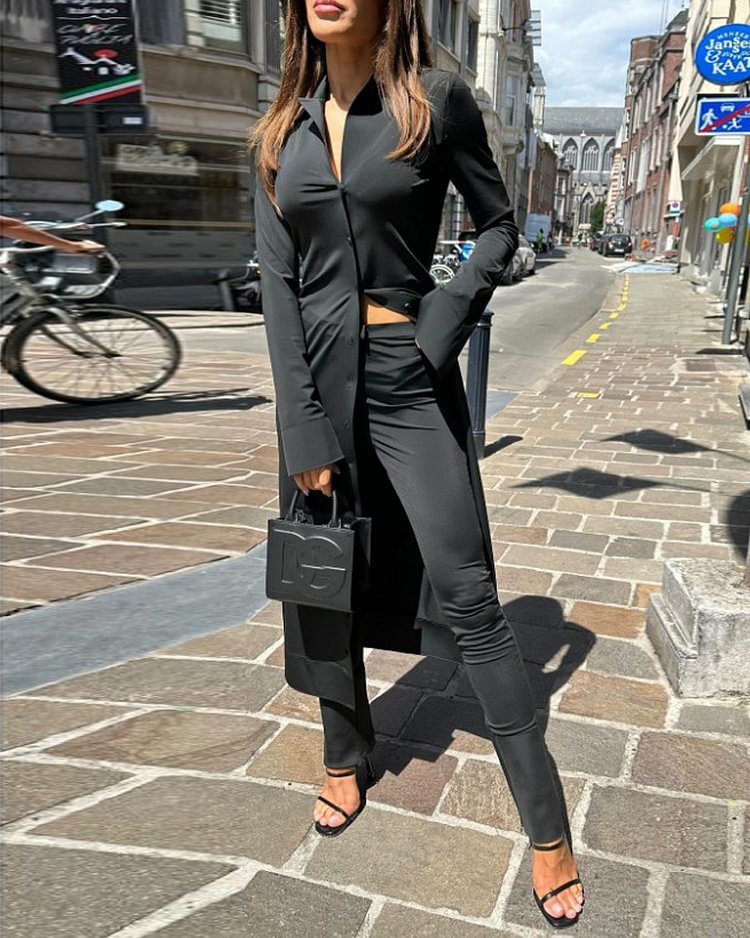 Kvinders elegante blazer outfit med højhalset skjorte og figursyddere leggings