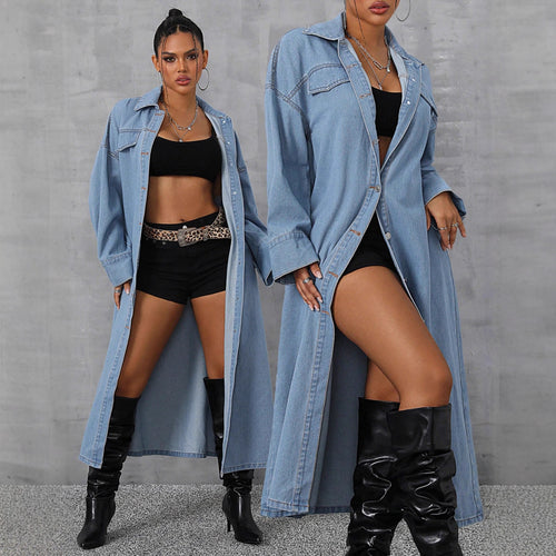 Damerne denim maxi jakke i en afslappet oversized pasform med komfortable trykknapper og praktiske lommer Stilla