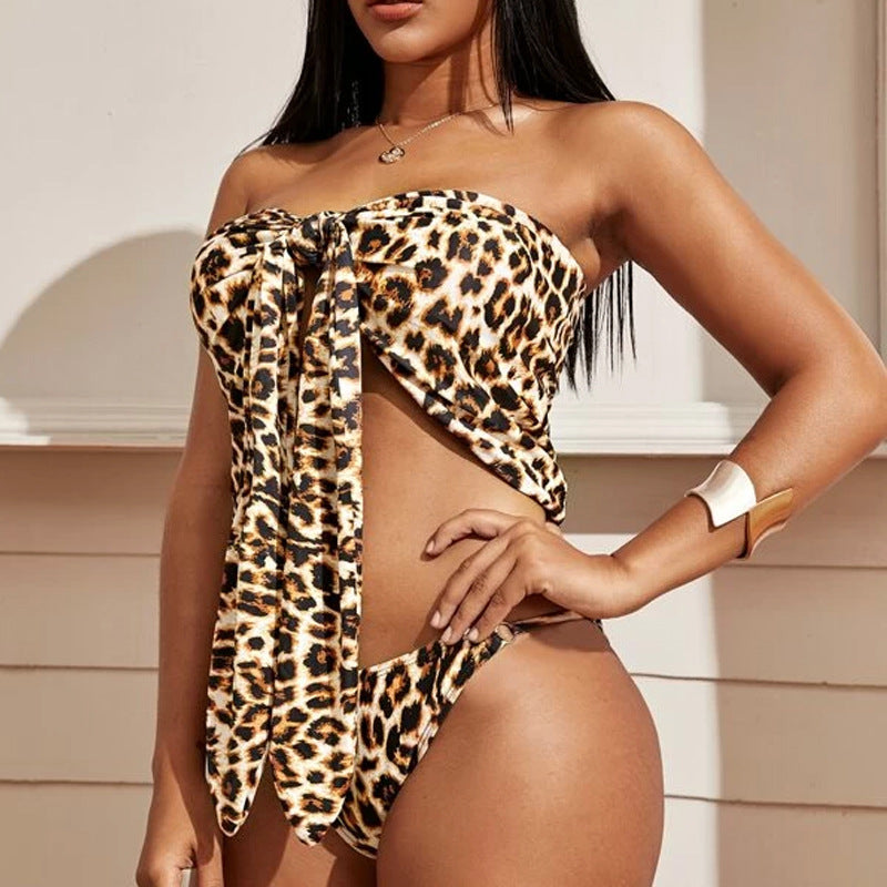 Dame Bandeau-Bikini-sæt med trendy Leo-design og justerbare stropper Stilla
