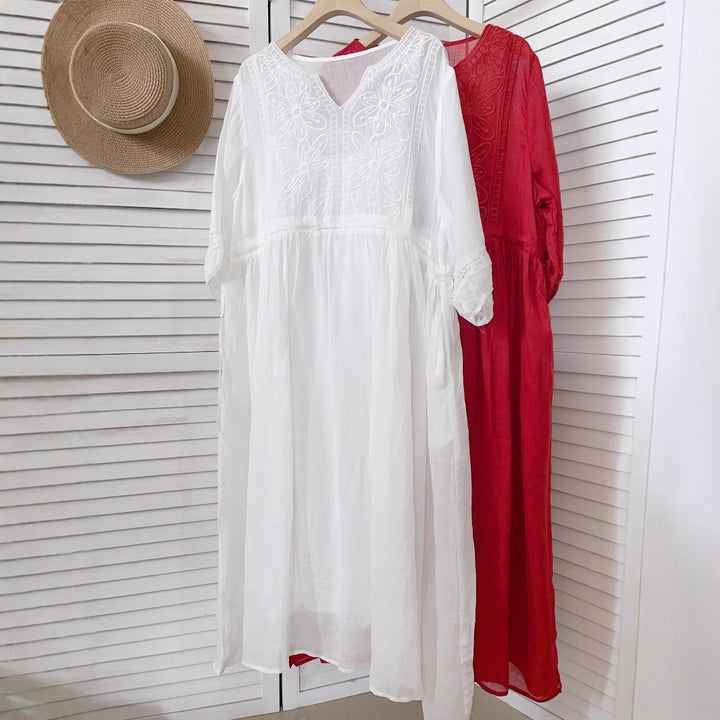 Femme Broderet Maxi-Kjole med V-Hals Stilla