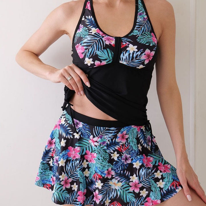Dame tankini med blomstret top og elegant nederdel Skovae