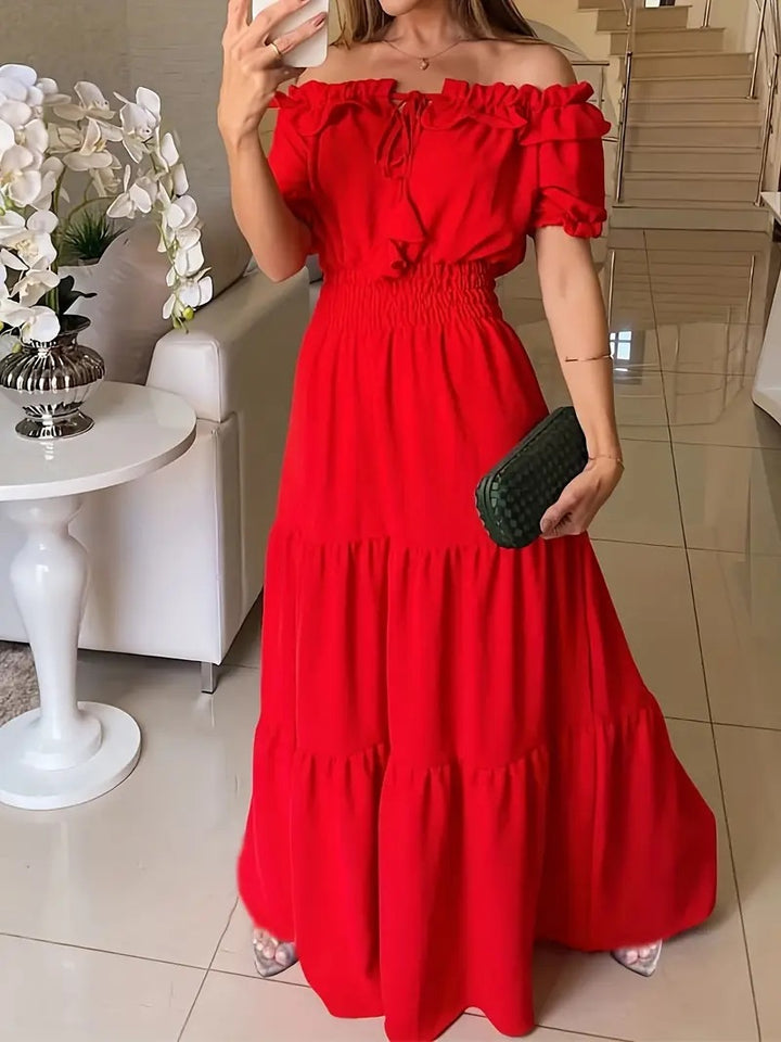 Dame maxikjole med flæsedetaljer og off-shoulder design Stilla