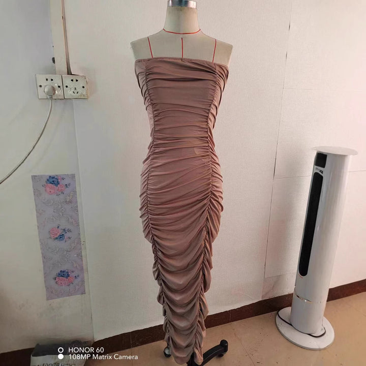 Dame Elegant Midi-kjole med raffineret flæsedesign og figursygende pasform Stilla