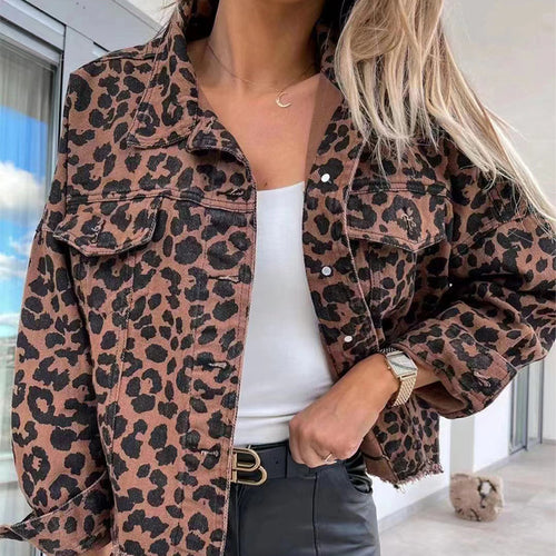 Kvinders jeansjakke i trendy leopardprint med frynset kanter og oversized snit Stilla