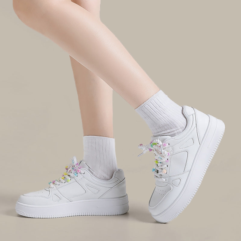 Dame Sneakers i moderne design med farverigt snøresystem og slidstærkt overmateriale Stilla
