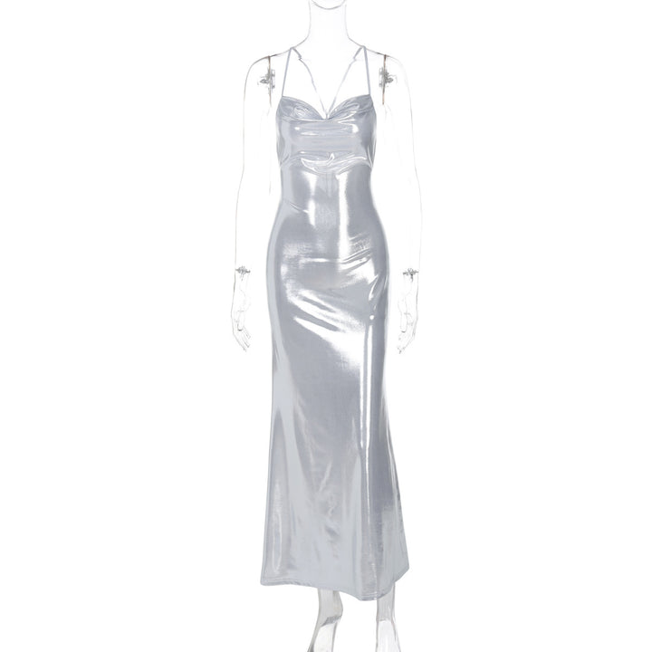 Dame Lang Satin Maxikjole med skimrende finish og justerbare spaghetti stropper Stilla