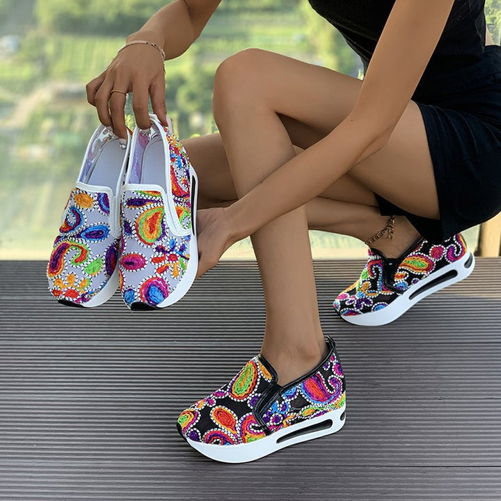Dame Elastiske Slip-On Sneakers med farverigt mønster og skridsikker sål Stilla