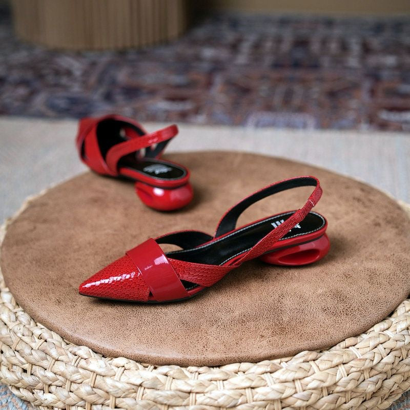 Femme Elegante Slingback-hæle med stilfulde metalliske accenter Stilla