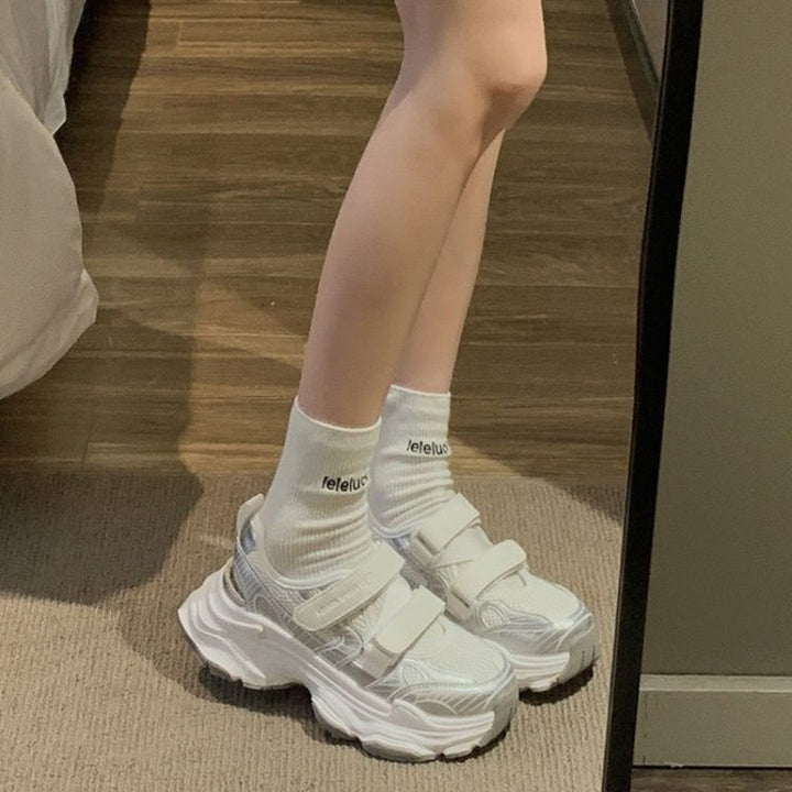 Dame moderne sneakers med innovativ dæmpningsteknologi og justerbare velcro-lukninger Stilla