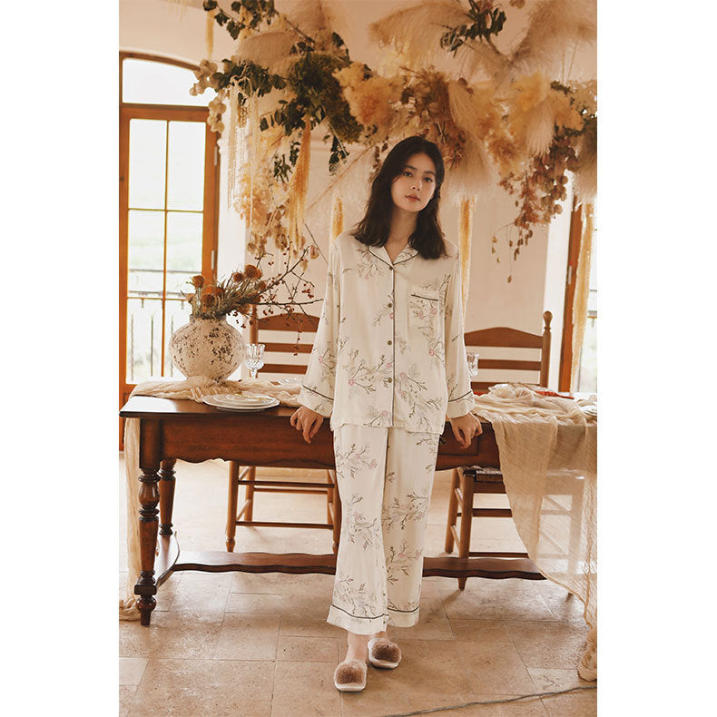 Dame Satin Pyjamasæt med floralt mønster og elegant snit Stilla
