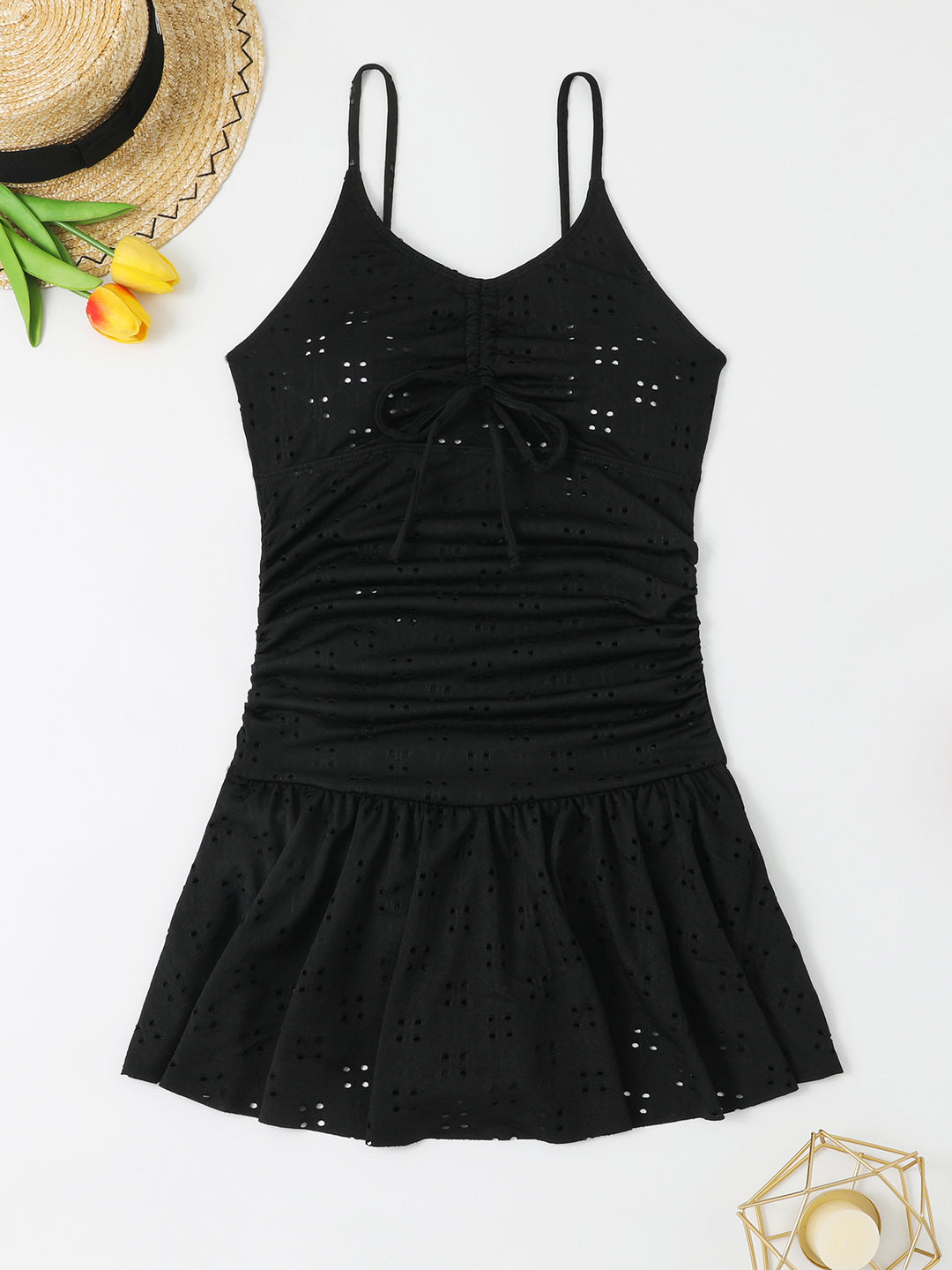 Dame badedragt med elegant rufflesdesign og delikate cut-out detaljer Stilla