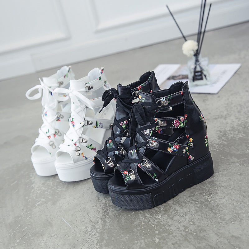 Dame Plateau-sandaler med florale accenter og moderne snørresystem Stilla