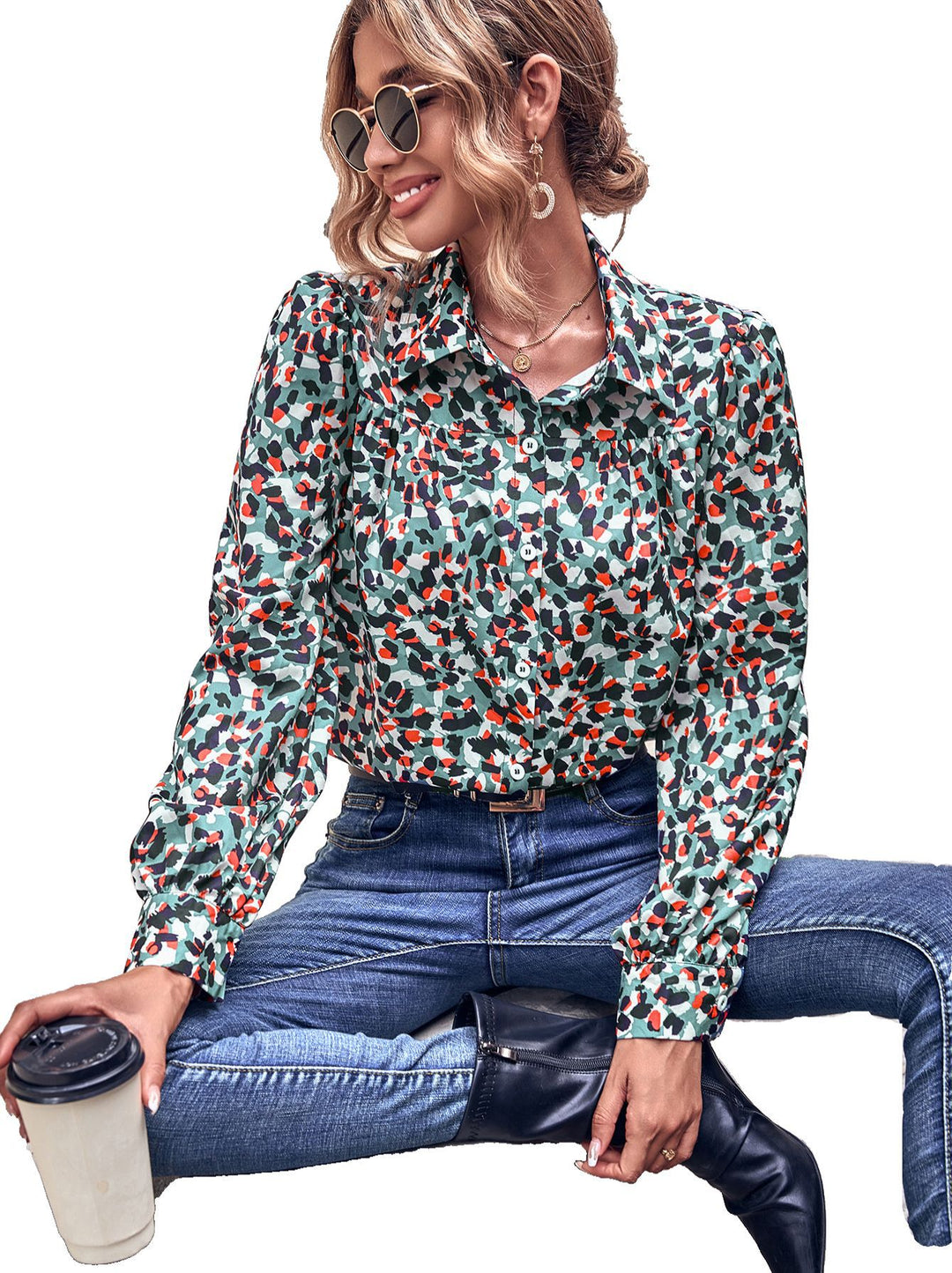 Kvinders bluse med blomsterprint og fashionable puffærmer Stilla