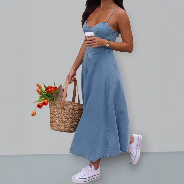 Dame Jeans-Midikjole med justerbare spaghetti-stropper og elegant snit Stilla