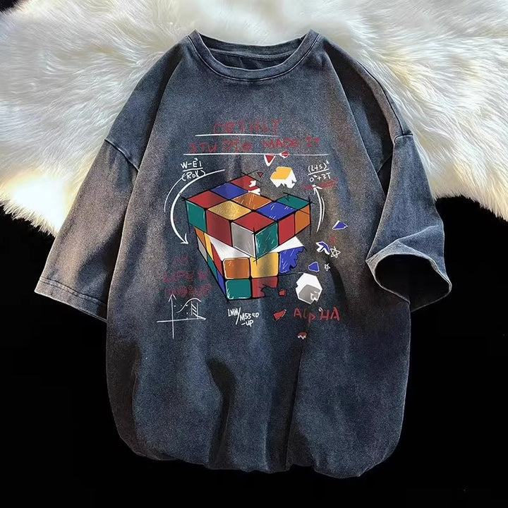 Dame T-shirt med kreativ terningmotiv og urban grafikdesign Stilla