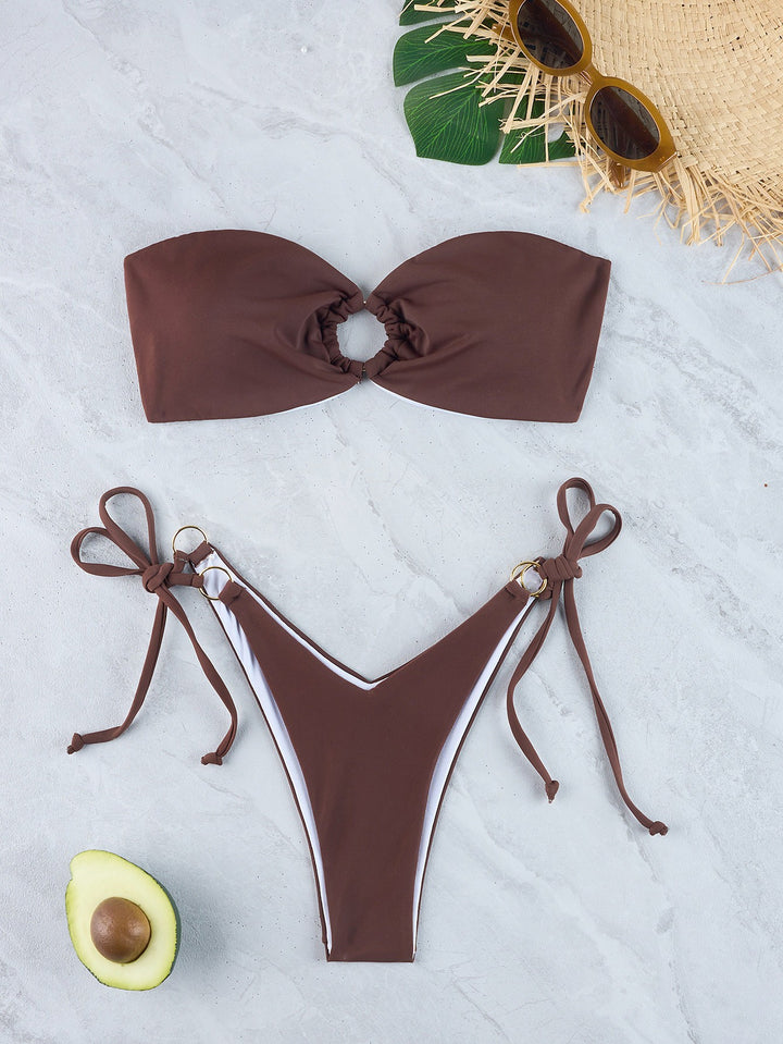 Dame Bandeau-bikini med justerbare snøringer og elegant ringdetalje Stilla