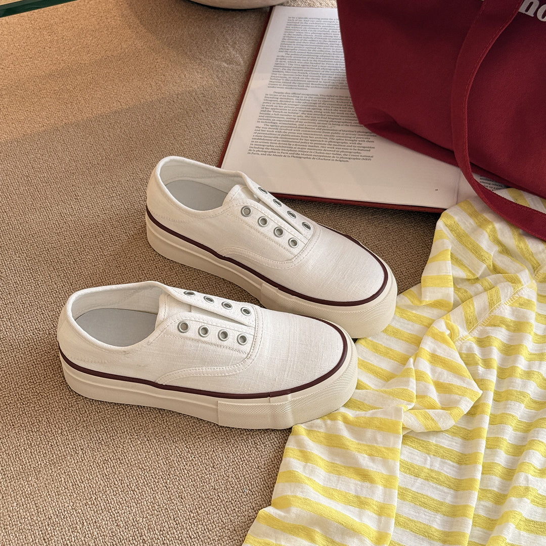 Femme Classic Canvas Slip-On Sneakers Stilla