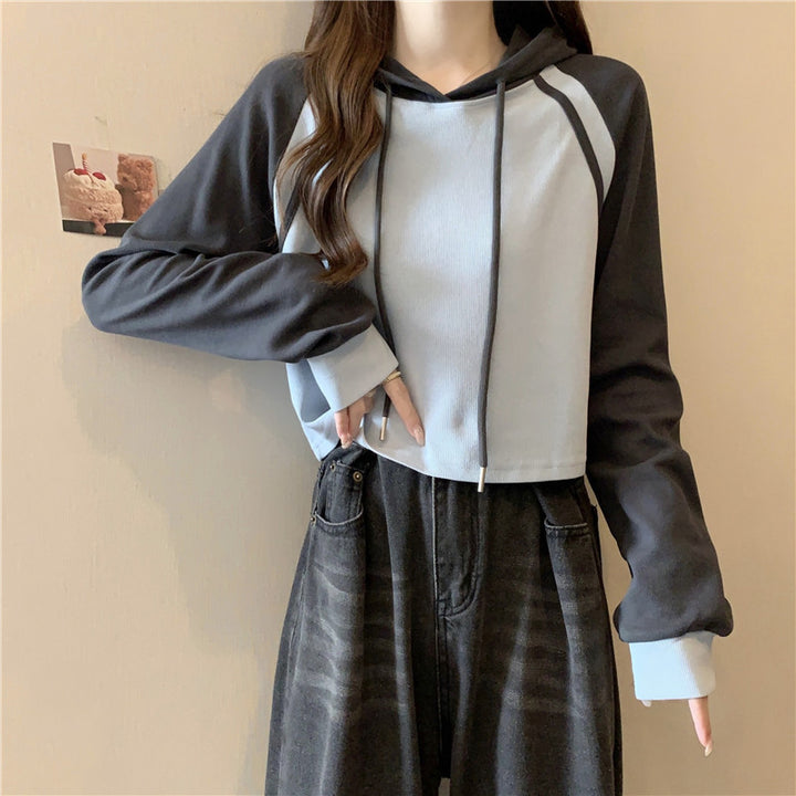 Femme Cropped Pullover Hoodie med kontrastærmer Stilla