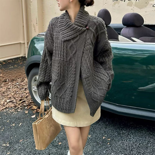 Kvinders cardigan med indviklet kabelmønster og blødt materiale Stilla