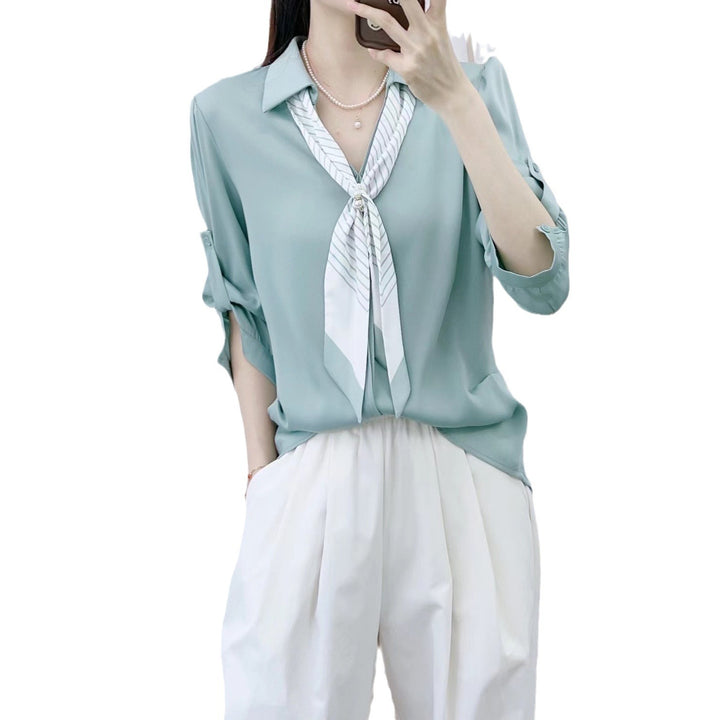Damebluse med stilfuld slipsdetalje og elegant snit Stilla
