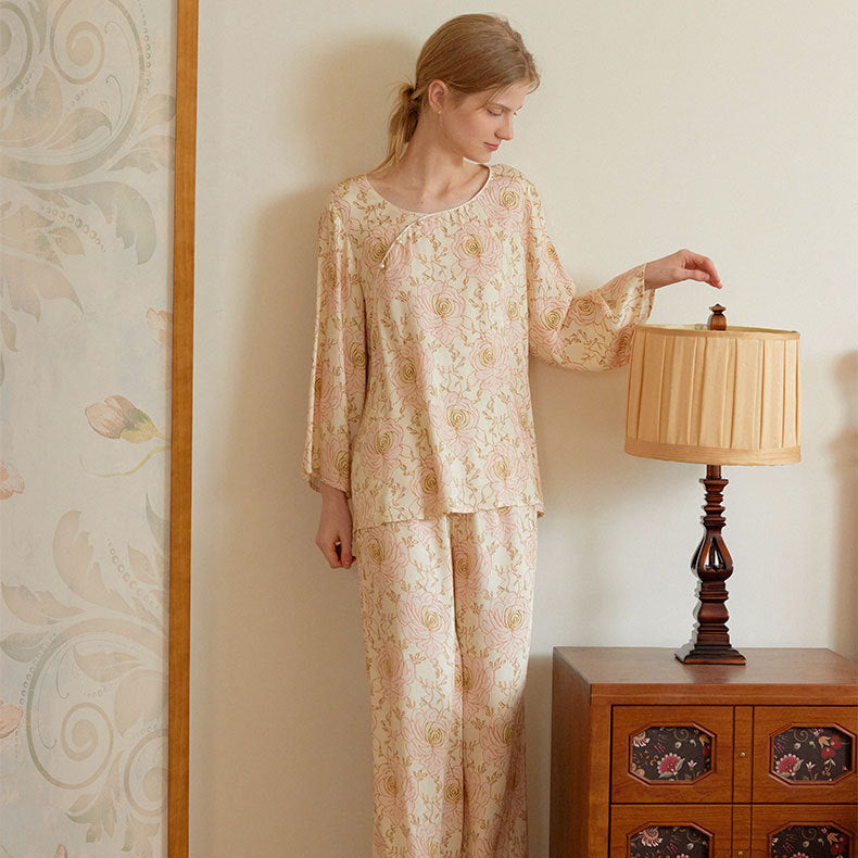 Dame elegant og luftigt pyjamas-sæt med blomstermønster Stilla